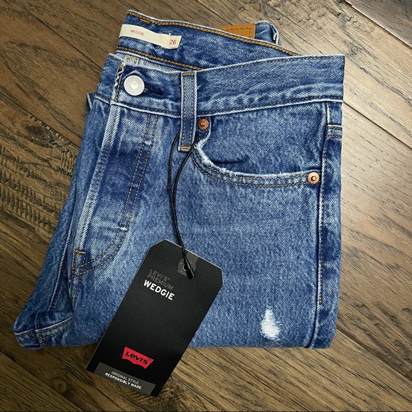 Levi’s Premium Wedgie ICON x Aritzia - Picture 15 of 16